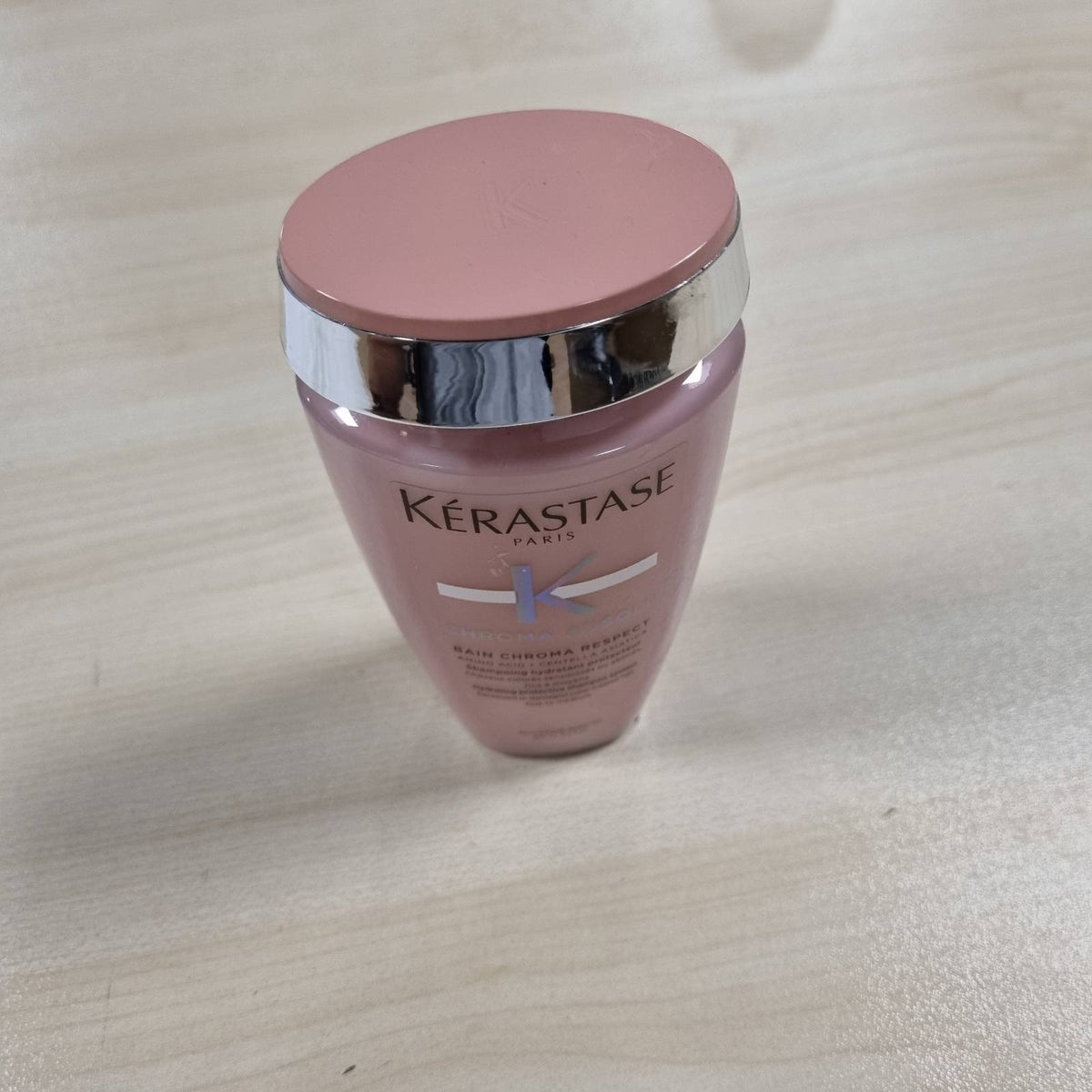 303112 - KERASTASE - Chroma Absolu - Bain Chroma Respect - Shampo Hidratuese dhe Mbrojtëse - Ruan 92% të Intensitetit të Ngjyrës - 74% Më Shumë Shkëlqim - Për Flokë të Ngjyrosur ose të Sensibilizuar - 250 ml