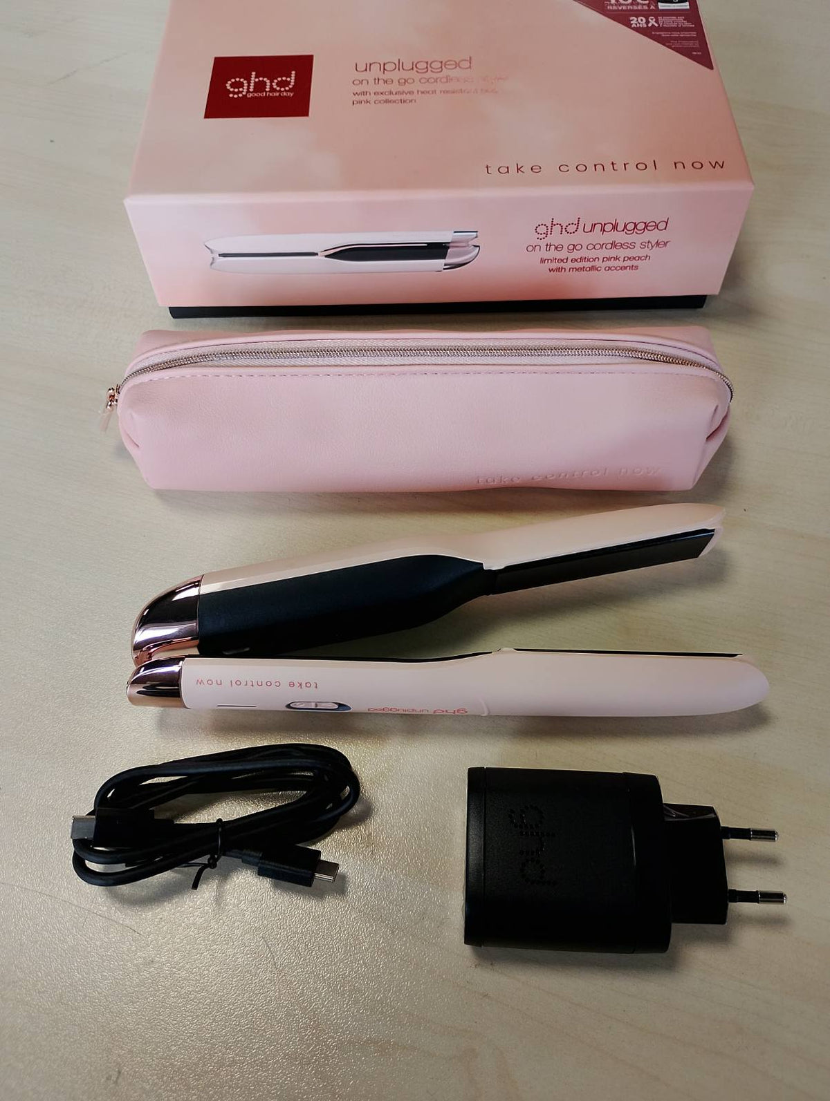 307099 - GHD Pastrues flokësh Unplugged - Pjastër flokësh pa tel, Rozë pjeshke