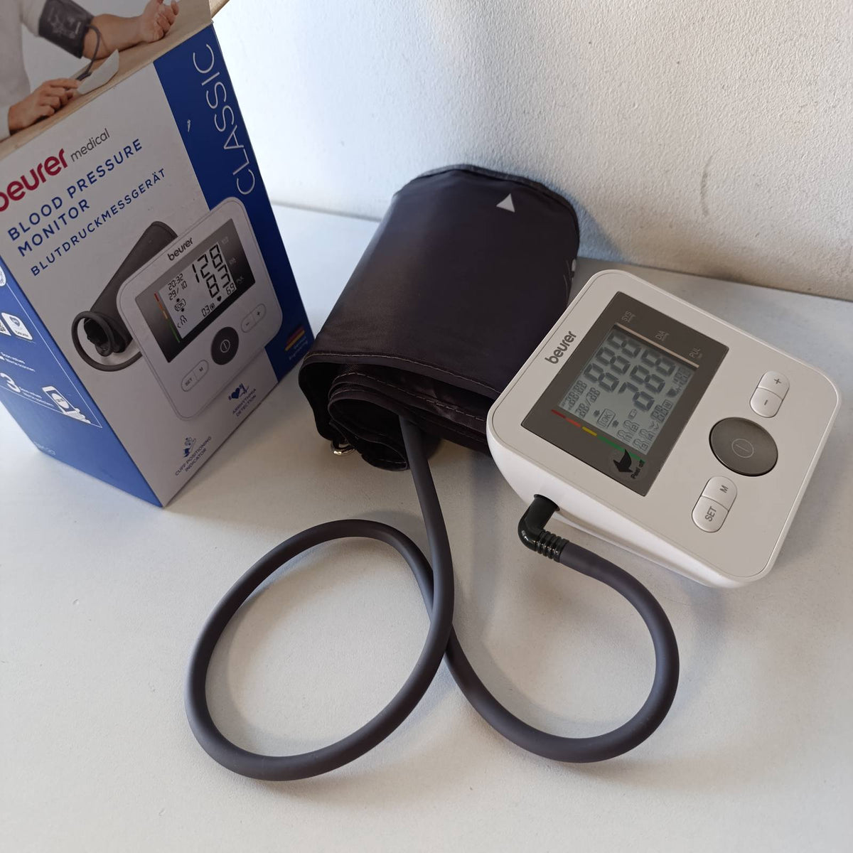 289846 - BEURER - Monitor tensioni i gjakut BM 27, për krahun e sipërm, manshetë 22-42 cm, validuar klinikisht, tregues rreziku, zbulim i aritmisë, transferim të dhënash në Apple Health