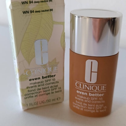 289599 - CLINIQUE Even Better™ Fondatinë e lëngshme me mbulim të mesëm, SPF 15, vitaminë C, përfundim natyral, 30ml