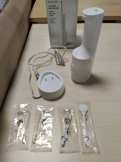 301647 - PANASONIC Pastrues dhëmbësh me ujë ultrasonik Serie 600 EW-DJ67-W303, Spërkatës dhëmbësh, 200 ml, IPX7, 2 maja standarde, 1 majë ortodontike, 1 majë gjuhe, 5 cilësime presioni, e bardhë