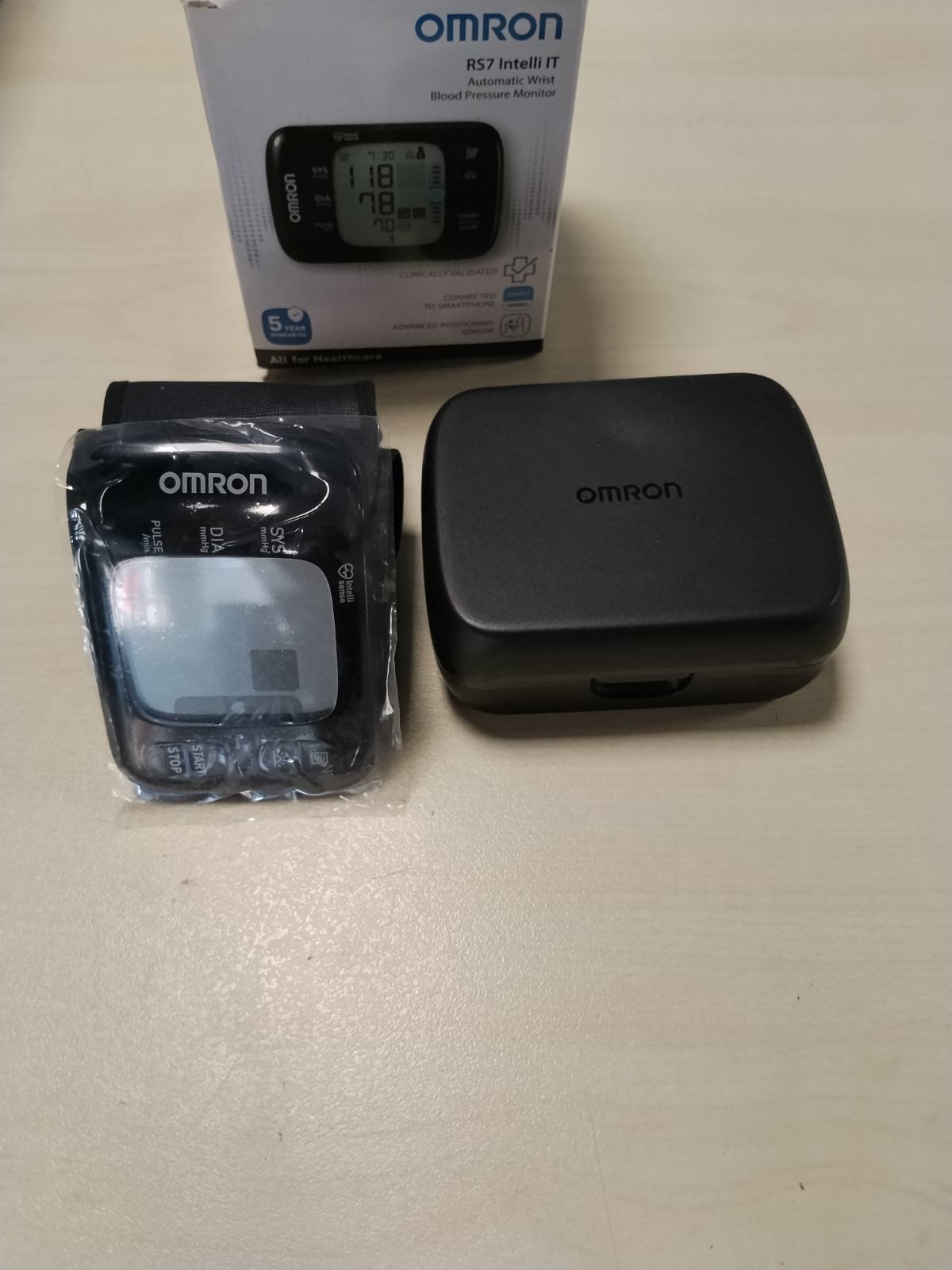 302746 - OMRON Monitor dixhital i tensionit të gjakut për kyçin e dorës RS7 Intelli IT me Bluetooth
