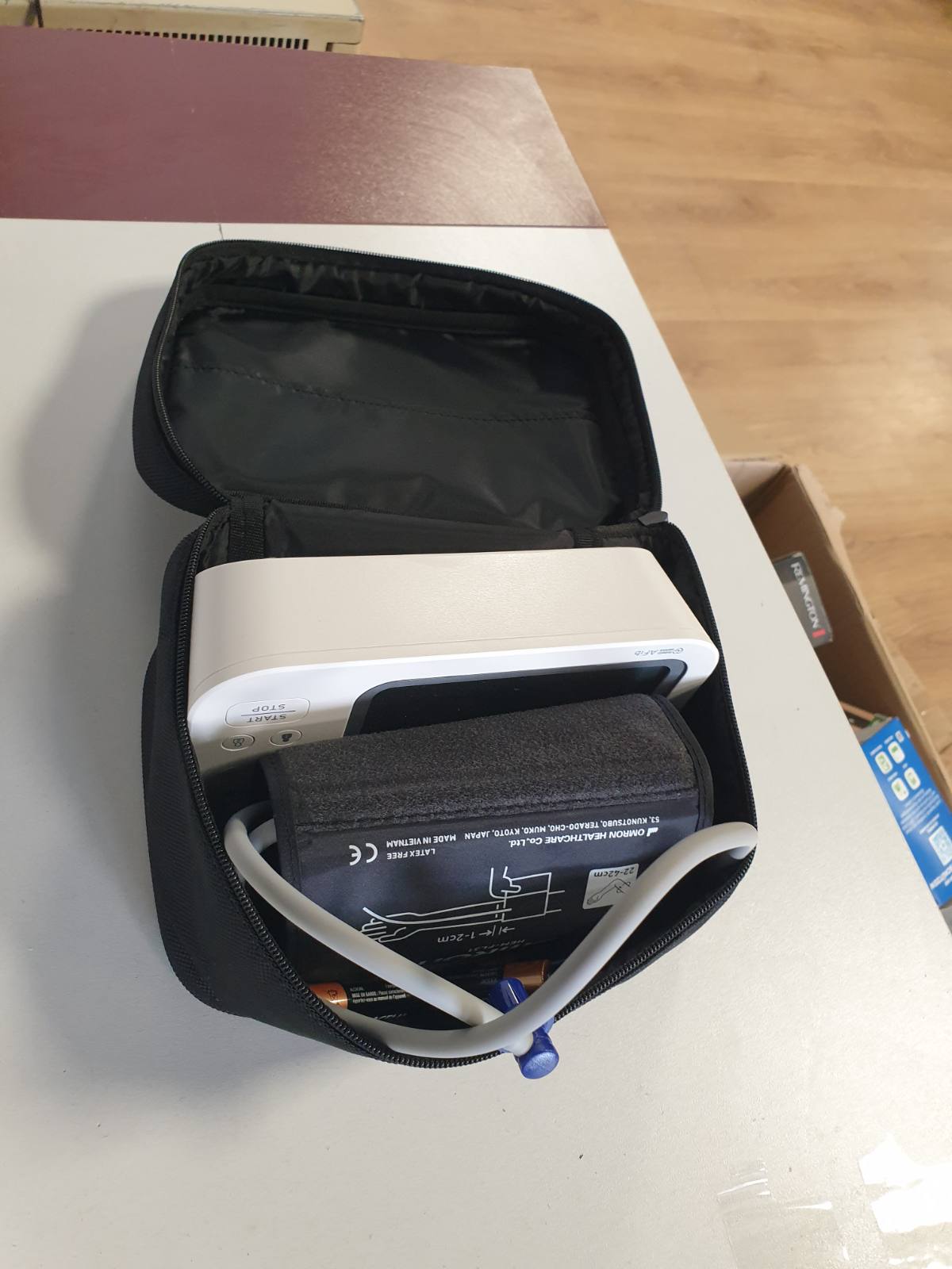 296577 - OMRON Monitorues i tensionit të gjakut për krahun e sipërm X7 Smart AFib me aplikacion, 2 përdorues, 22-42 cm