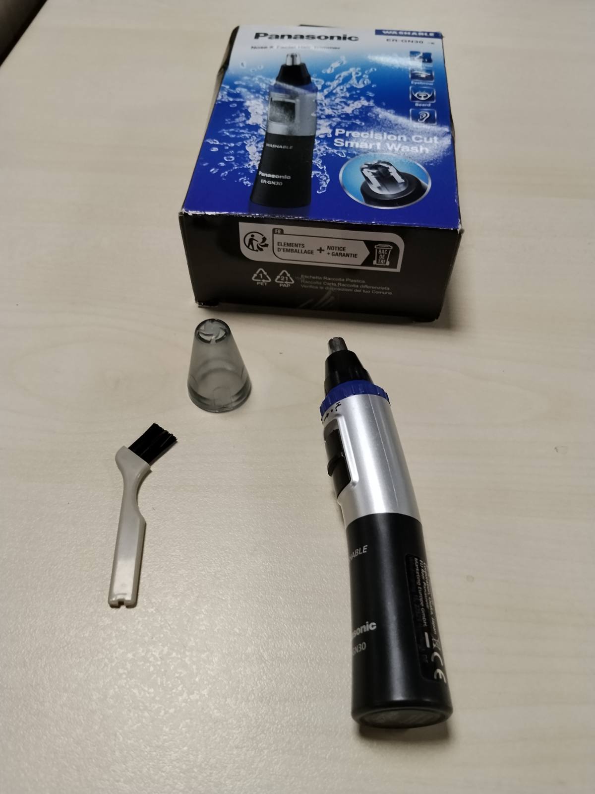 297280 - Panasonic ER-GN30-K503 – Prerëse për qimet e hundës, veshëve dhe fytyrës, për përdorim të thatë dhe të lagësht, me sistem pastrimi Vortex, e zezë