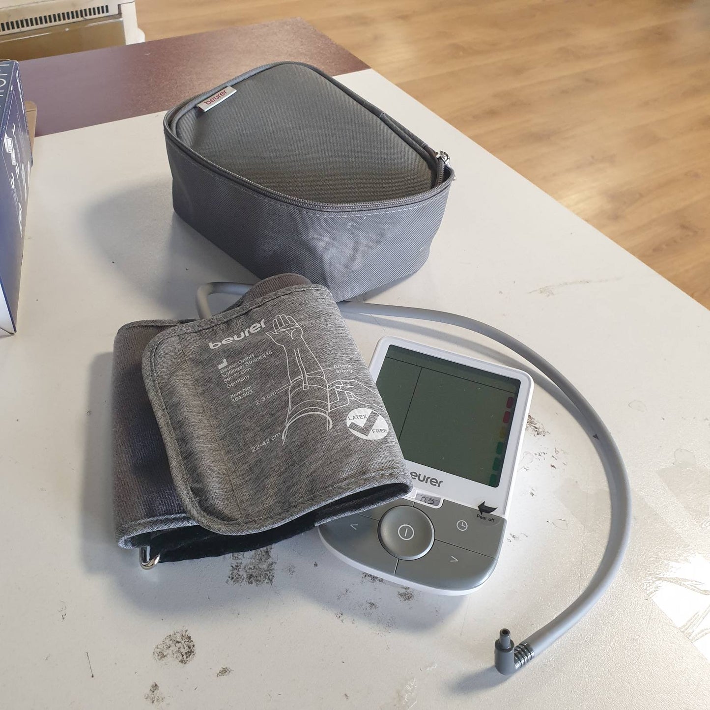 289593 - BEURER Monitor tensioni gjaku BM 53, për krahun e sipërm, i validuar klinikisht, zbulim AF, gri-i bardhë