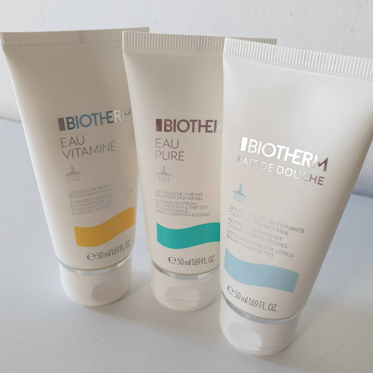 306157 - BIOTHERM Set Trio Lait de Douche, 50 ml (Eau Vitaminée, Eau Pure & Lait De Douche)
