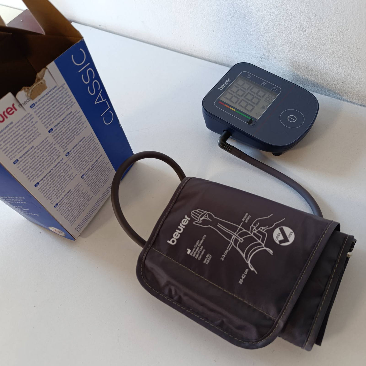 289977 - BEURER Monitor tensioni i gjakut BM 25 për krahun e sipërm, funksionim i thjeshtë me një buton, matje e saktë, zbulim i aritmisë, me port USB-C, manshetë, transferim të dhënash në Apple Health, ngjyrë blu