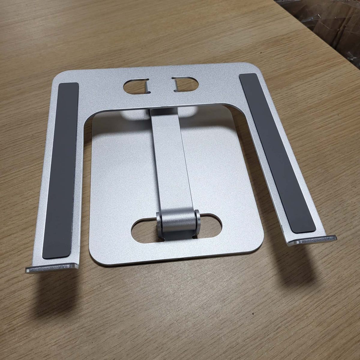 305380 - BABACOM Mbështetëse Laptopësh me Rregullim Lartësie, e Palosshme prej Lidhjeje Alumini, Ergonomike, e Ventiluar, për Laptopët 10-16" (Argjend)