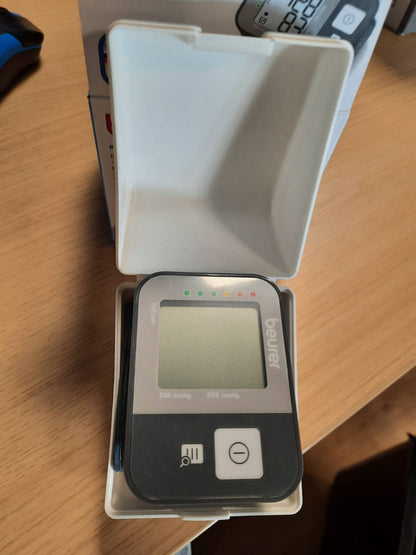 302059 - BEURER Monitor tensioni i gjakut BC 27 për kyçin e dorës, zbulim i aritmisë, tregues rreziku me ngjyra, perimetër kyçi 14-19.5 cm, transferim të dhënash në Apple Health