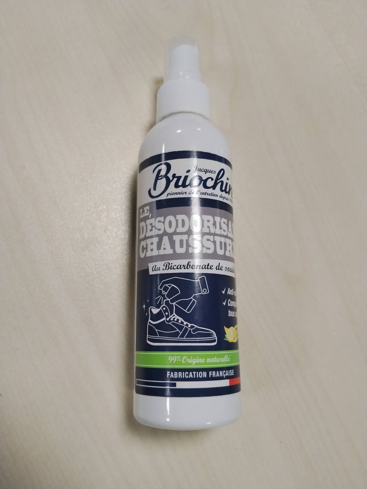 308300 - JACQUES BRIOCHIN Deodorant këpucësh me bikarbonat sode, aromë limoni, 200 ml