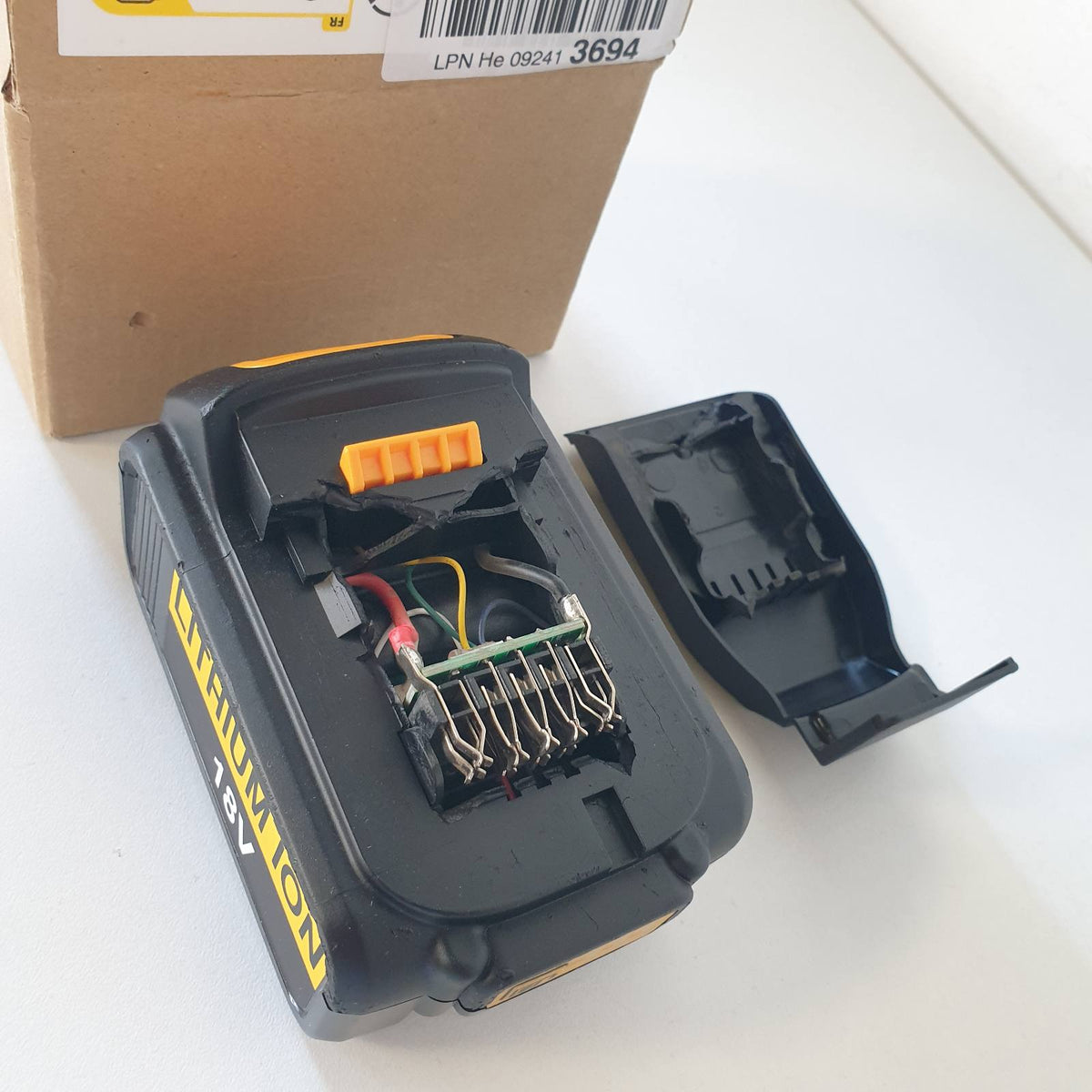 310066 - DEWALT Bateri Litium-Jon 18V 5.0Ah për 18V DCB184 DCB200 DCB182 DCB180 DCB181 DCB201