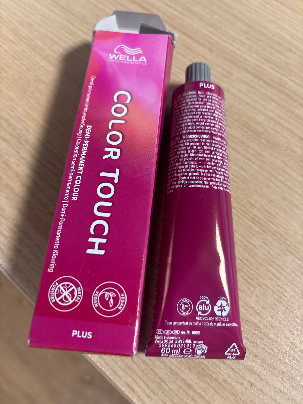 321862 - WELLA PROFESSIONALS Ngjyrë Color Touch Plus 55/03 Kafe e Çelët Natyrale e Artë, 60 ml, Gjysmë-e përhershme, Vegane, Pa amoniak, Pastrues metali, 70% mbulim të thinjave, 28 larje