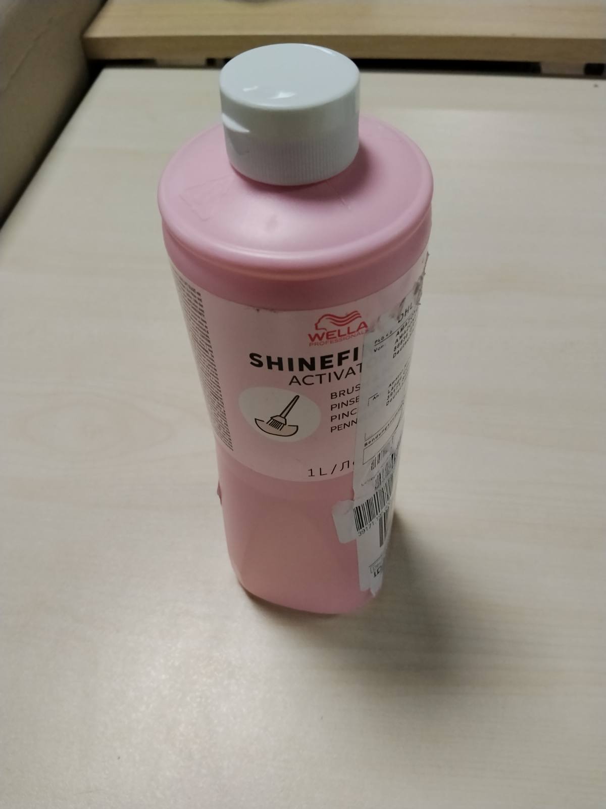 303584 - WELLA PROFESSIONALS SHINEFINITY ACTIVATOR - BRUSH & BOWL – 2% ZHVILLUES PËR APLIKIM PRECIZ ME TAS DHE FURÇË – PËR NUANCË GJYSMË TË PËRHERSHMES SHINEFINITY GLAZE – pH I KONTROLLUAR DHE I BUTË – 1L