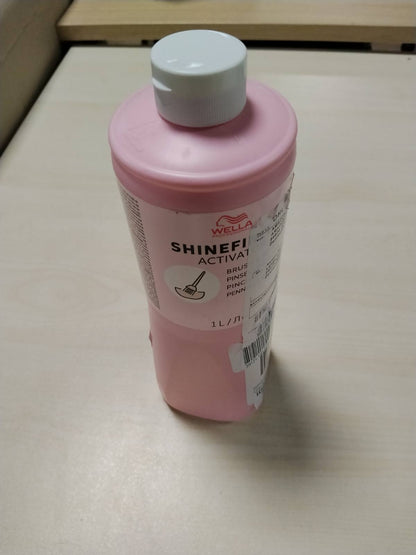 303584 - WELLA PROFESSIONALS SHINEFINITY ACTIVATOR - BRUSH & BOWL – 2% ZHVILLUES PËR APLIKIM PRECIZ ME TAS DHE FURÇË – PËR NUANCË GJYSMË TË PËRHERSHMES SHINEFINITY GLAZE – pH I KONTROLLUAR DHE I BUTË – 1L