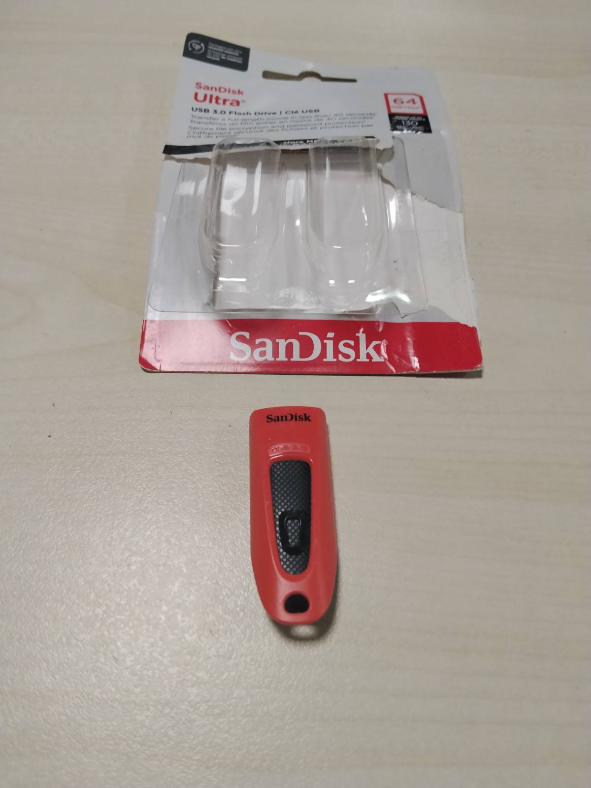 295893 - SANDISK Njësia e memories USB 3.0 Ultra 64 GB, softuer SecureAccess, mbrojtje me fjalëkalim, shpejtësi transferimi deri në 130 MB/s, Blu/E kuqe