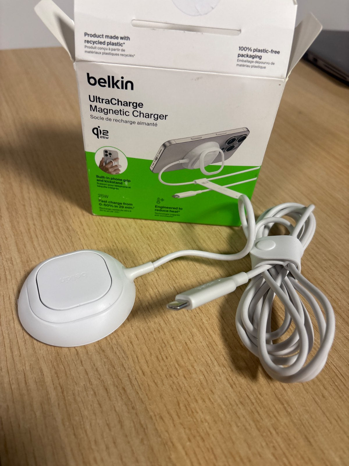 309920 - BELKIN Karikues magnetik UltraCharge 25W Qi2, Karikues i shpejtë pa tel, MagSafe, mbështet iPhone 17, i bardhë
