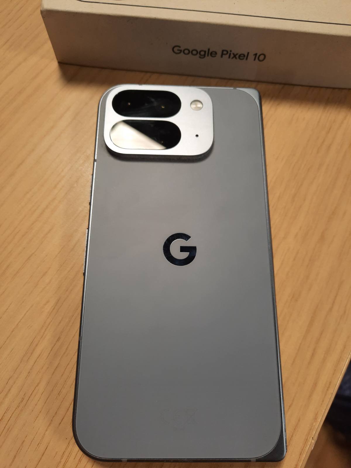309407 - GOOGLE Pixel 10 Pro Fold – Telefon inteligjent Android i zhbllokuar me Gemini – Ekran i palosshëm 6.4" – 256GB – Tre kamera të pasme – Jetëgjatësi baterie mbi 24 orë – Ngjyra Moonstone