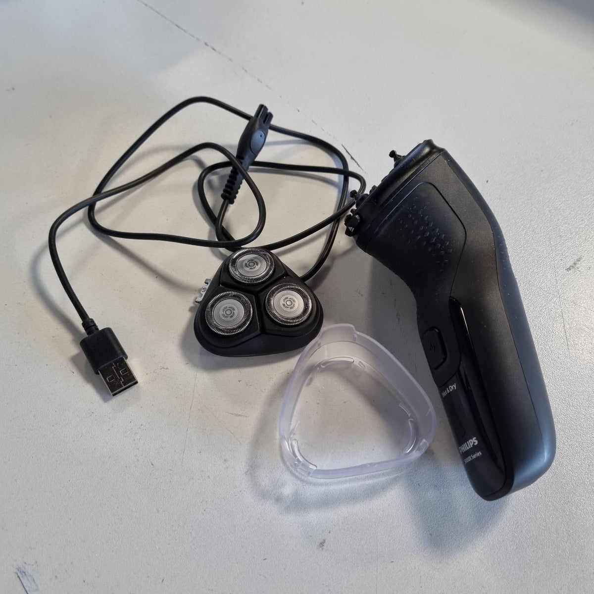 301716 - Philips Shaver Series 3000X Makinë rroje elektrike për burra, rroje e lagësht dhe e thatë, teknologji SkinProtect, prerës mjekre që hapet, modeli X3001/00