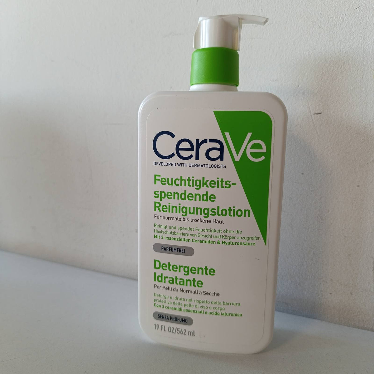290002 - CERAVE Locion Pastrues Hidratues për Fytyrën dhe Trupin, Pastrues i Butë Pa Shkumë, për Lëkurë Normale deri të Thatë, me Acid Hialuronik dhe 3 Ceramide, 562ml