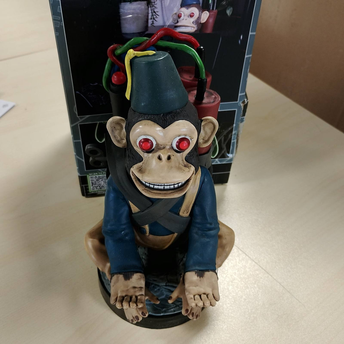 295941 - Mbajtëse për Kontrolluesin e Bombës Monkey dhe Stand Telefoni Cableguys Call of Duty - Aksesorë Lojërash dhe Figurinë për Tavolinë dhe Vendosje për Lojtarë, e Përputhshme me Xbox, PlayStation dhe Shumica e Kontrolluesve