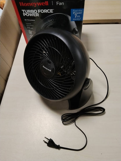 322404 - Honeywell Ventilator TurboForce HT900E, Ftohje e Qetë, Kënd i Rregullueshëm i Pjerrësisë deri në 90°, 3 Cilësime Shpejtësie, I Montueshëm në Mur, Ventilator Tavoline, i Zi