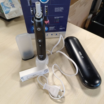 302702 - ORAL-B iO6 - Furça dhëmbësh elektrike për të rritur, 1 kokë furçe, 5 mënyra me zbardhje dhëmbësh, prizë me 2 kunja, lavë e zezë, kuti udhëtimi