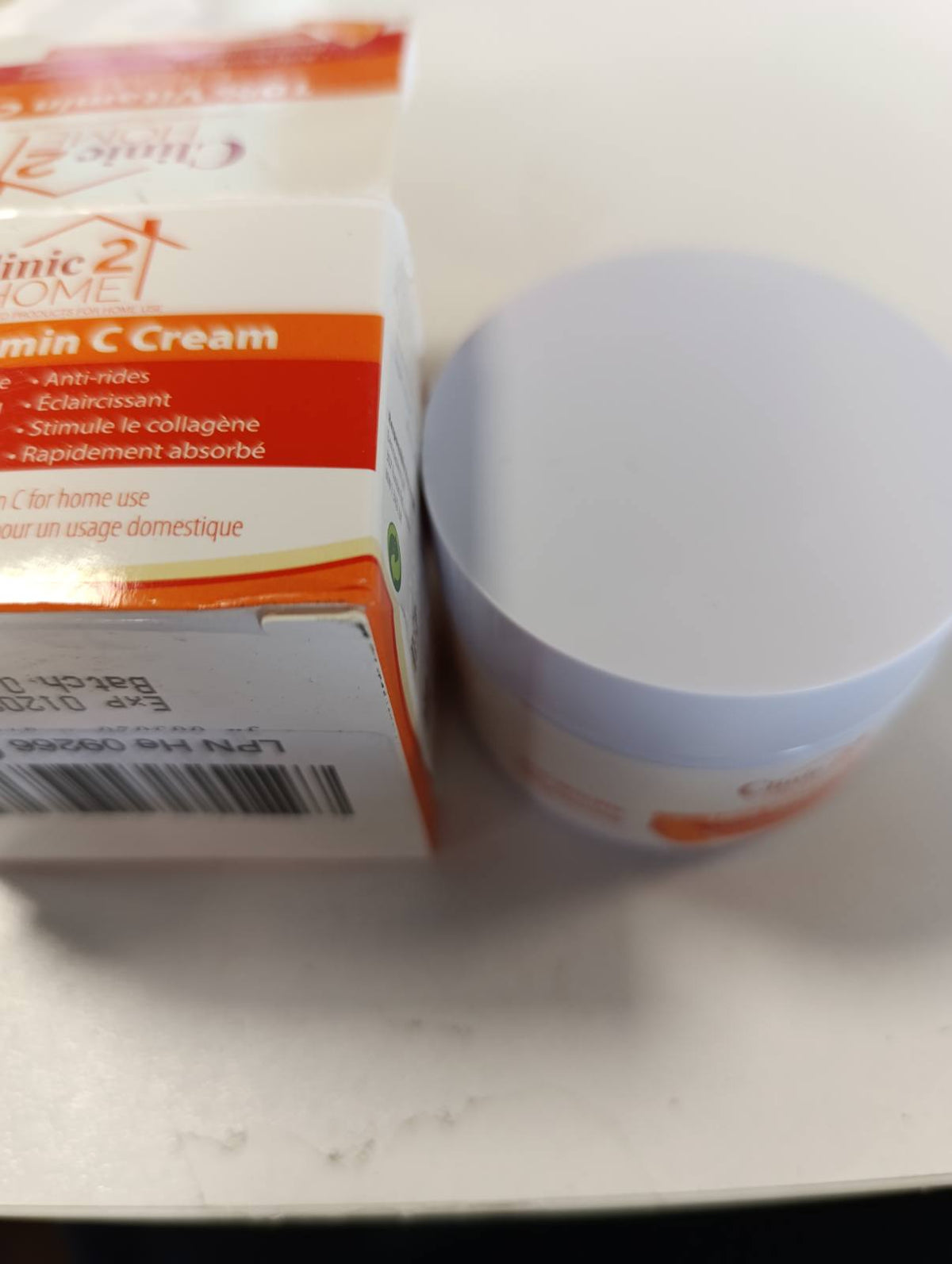 302292 - CLINIC2HOME Krem me Vitaminë C 10% për fytyrën, 50 ml, kundër njollave të errëta, rrudhave dhe vijave të holla, përforcimin e kolagjenit dhe ndriçimin e lëkurës.