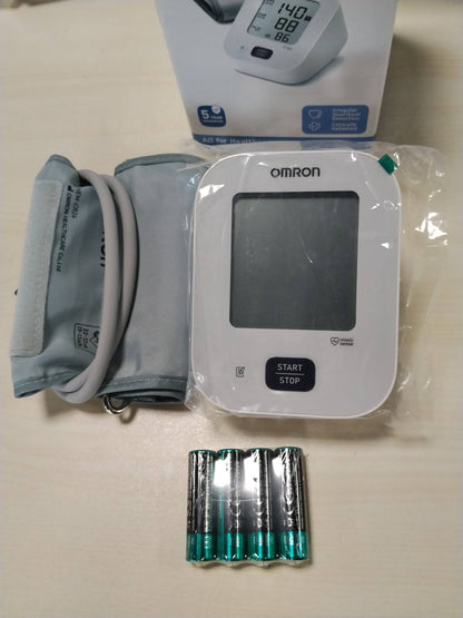 302032 - OMRON X2 Essential - Monitor dixhital i tensionit të gjakut për krahun e sipërm, i validuar klinikisht, zbulim i rrahjeve të parregullta të zemrës dhe hipertensionit, me kontroll të përshtatjes së manshetës, 22-32 cm