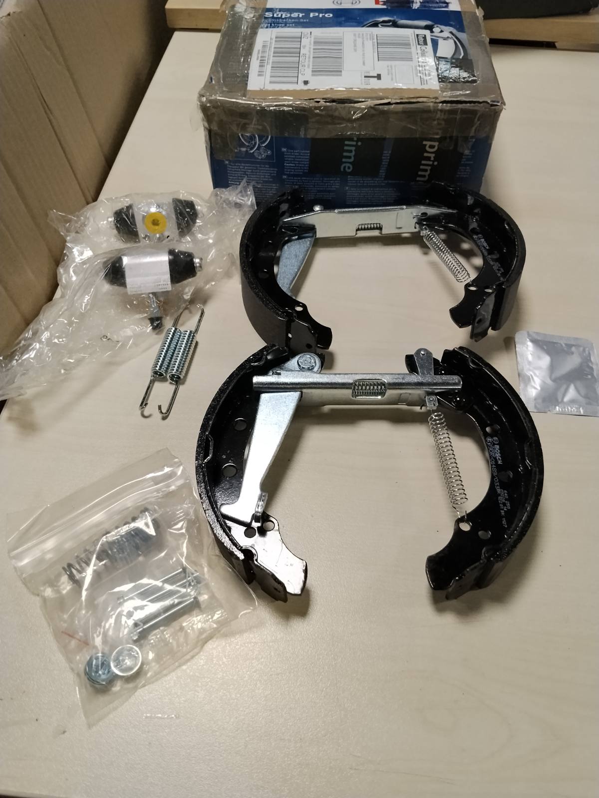 322280 - BOSCH KS546 Kit Super Pro, set frenash të pasmë me tambure, i para-montuar