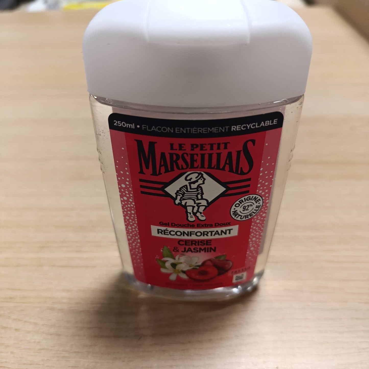 290563 - LE PETIT MARSEILLAIS Xhel Dushi Ekstra i Butë Rehatues Qershi & Jasemini - 250 ml - 92% përbërës me origjinë natyrale - pH neutral