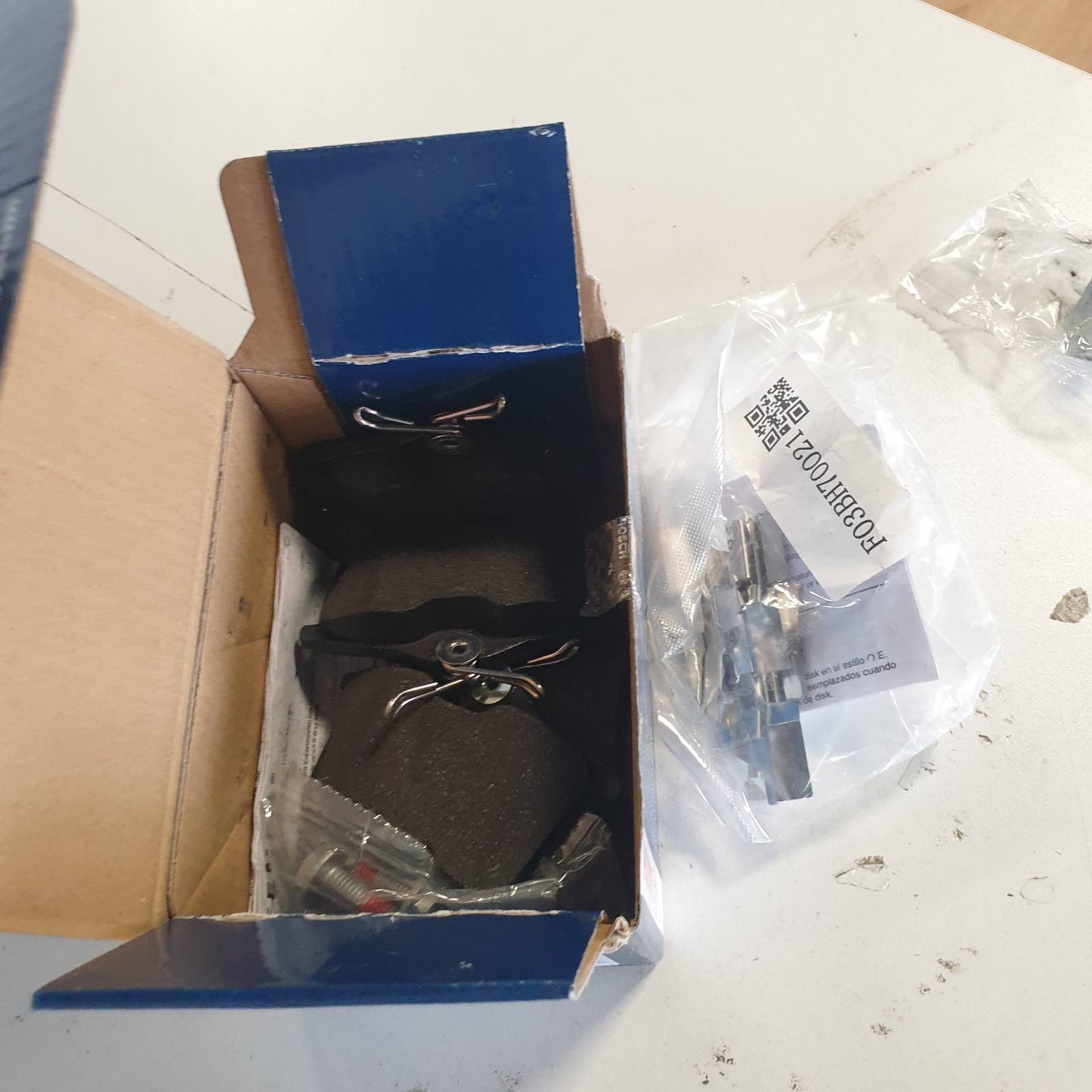 322508 - BOSCH Disqe freni Automotive BP617, Boshti i pasmë, Certifikimi ECE-R90, Katër disqe freni, 0 986 494 596, të zeza