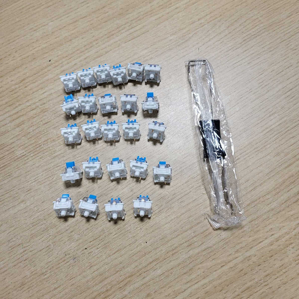 296395 - QEAS 30 copë çelësa tastiere blu me mbulesa tërheqëse, çelësa mekanikë transparentë blu, çelësa rezistentë ndaj pluhurit me 3 kunja