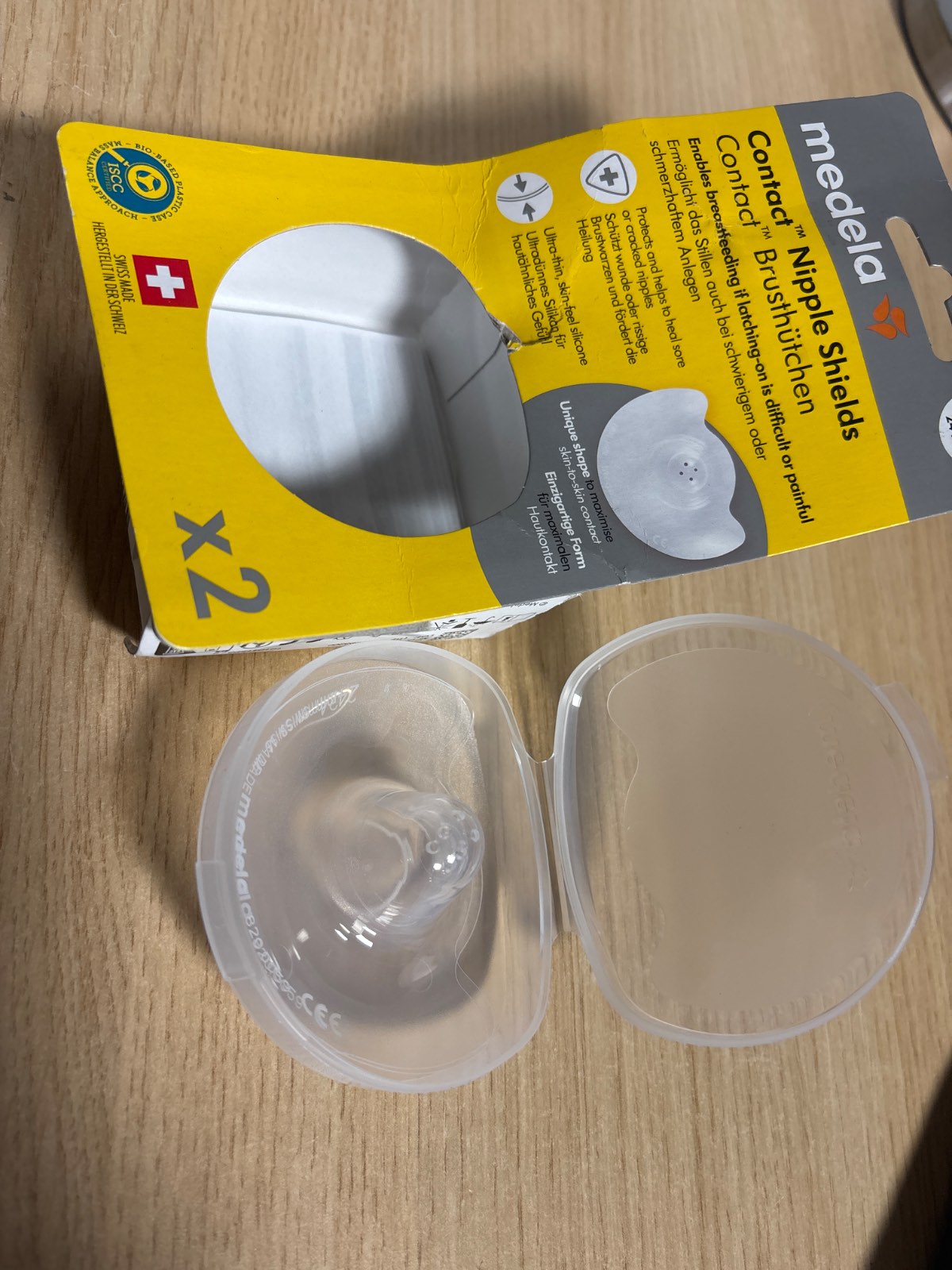 297671 - Medela Contact Mbrojtëse për gjoksin prej silikoni – Dizajn i butë dhe ultra i hollë – Pa BPA – 1 pako me 2 mburoja (24 mm) dhe kuti ruajtjeje