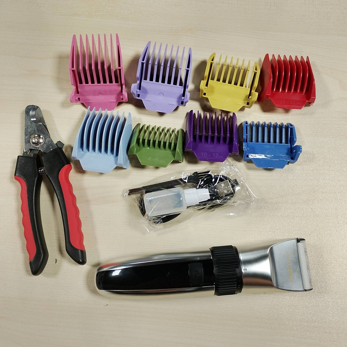 297022 - BARBERBOSS Qethëse elektrike për kafshë shtëpiake pa tel, Tehe qeramike, Ekran LED, Karikim i shpejtë, QR-9082