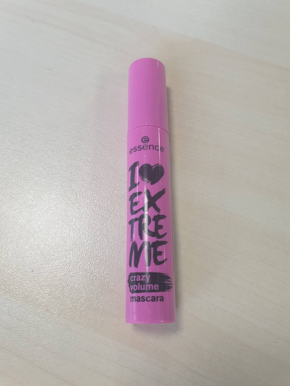 322149 - ESSENCE I LOVE EXTREME Rimel për volum, 12 ml, vegan, pa parfum