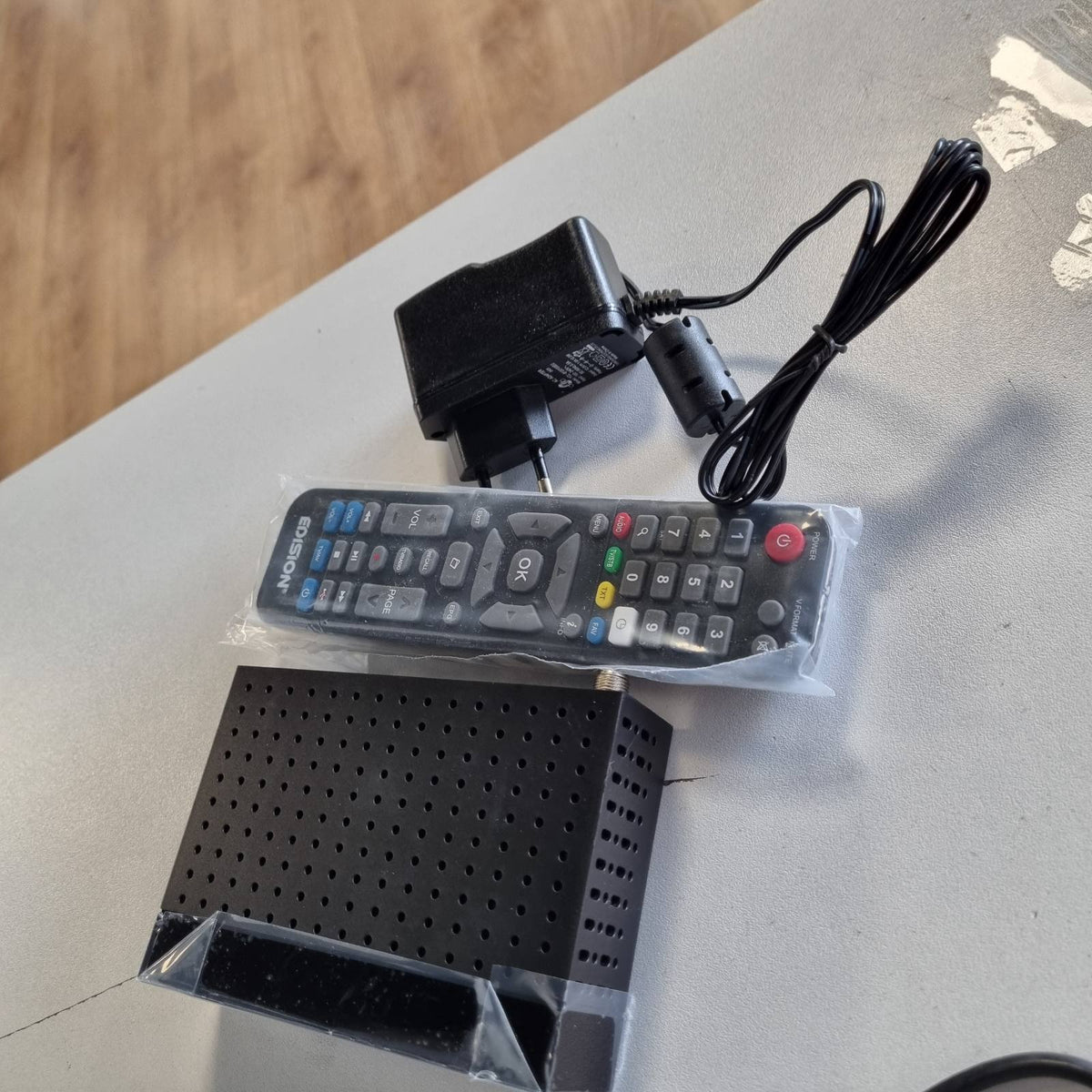308929 - EDISION Marrës Satelitor Proton S2 Plus Full HD FTA, Telekomandë Comfort 2-në-1, DVB-S2, HDMI, SCART, S/PDIF, USB, LAN, Mbështetje USB WiFi, Lista e programeve gjermane e parainstaluar