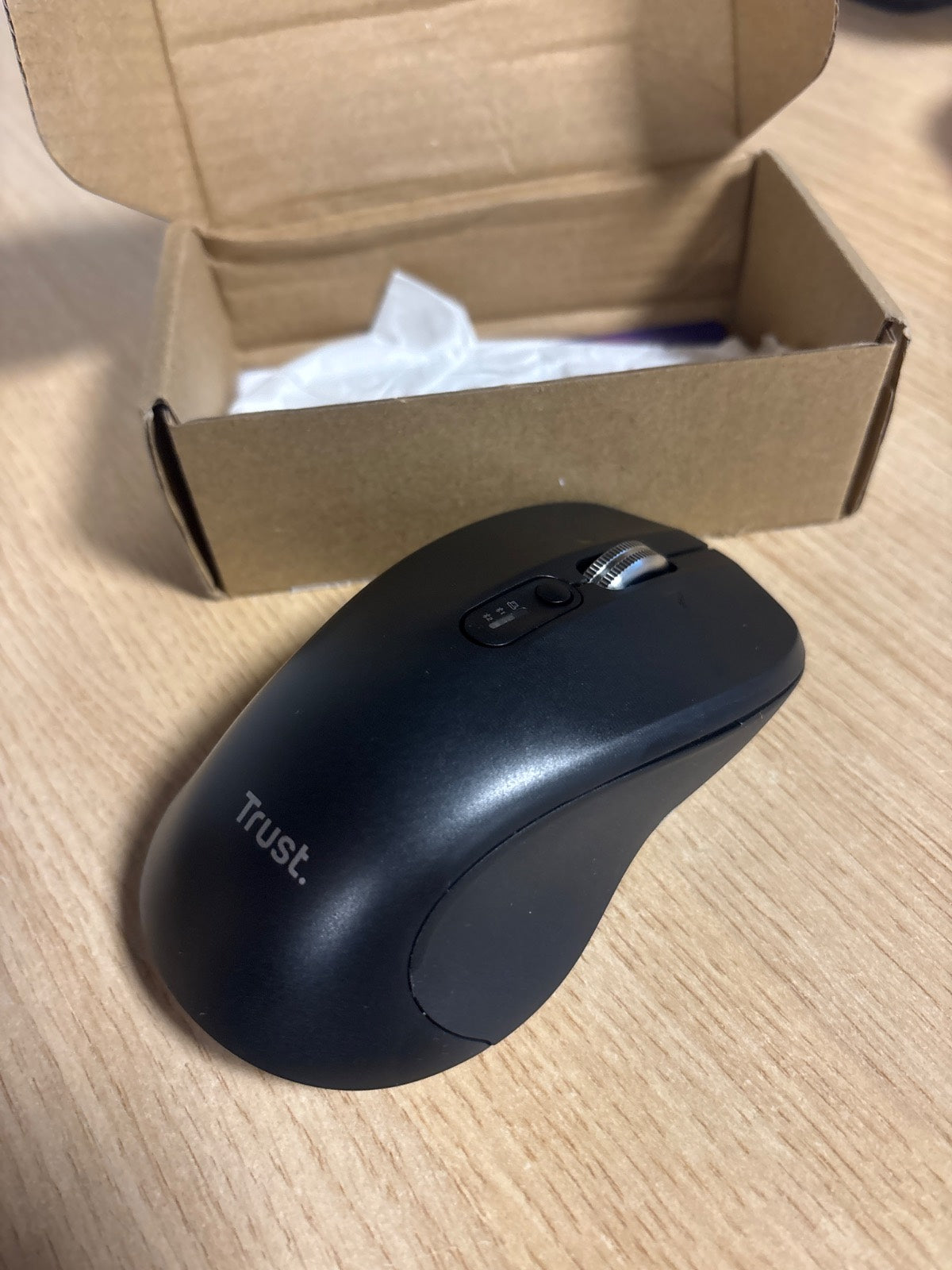 309002 - TRUST Maus pa tel Treva me rrotë lëvizëse ultra të shpejtë Bluetooth + 2.4GHz