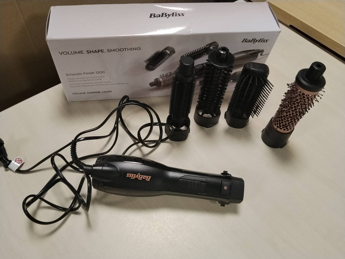 307197 - BABYLISS Smooth Finish 1200 – Furçë me ajër të nxehtë 4-në-1, Teknologji Jonike dhe Qeramike, 4 aksesorë, 1200W, E zezë/Rozë, AS122E