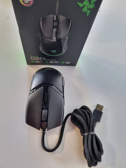 305294 - RAZER COBRA - Maus për Lojëra me Tel, 57g, Çelësa Optikë Gen-3, Ndriçim Chroma RGB, Rregullime Precize të Sensorit