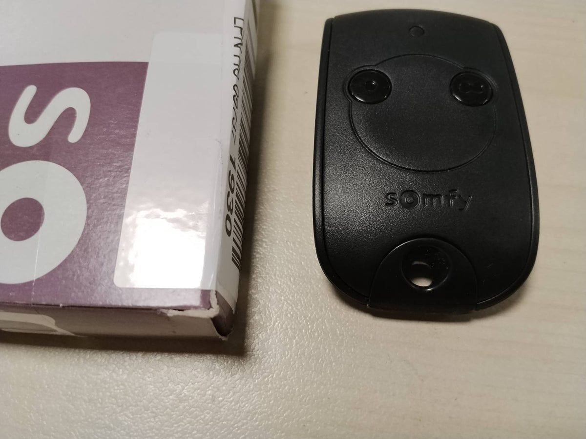 313399 - SOMFY 1841026 - Telekomandë Keytis RTS me 2 kanale për kontrollin e 2 motorëve RTS për porta dhe dyer garazhi