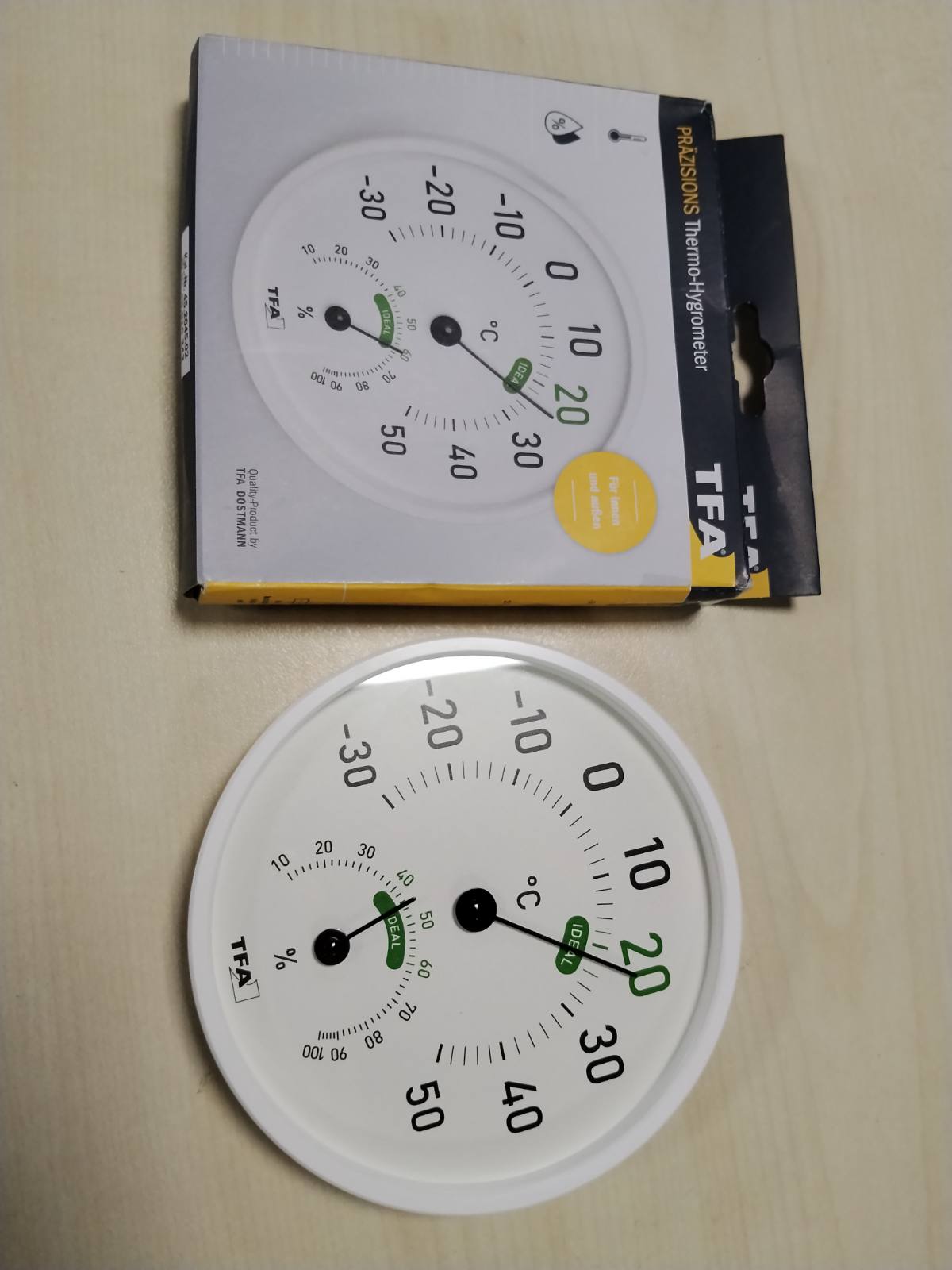 335475 - TFA DOSTMANN Termo-higrometër analog 45.2045.02, për përdorim të brendshëm dhe të jashtëm, me zona komoditeti me ngjyra