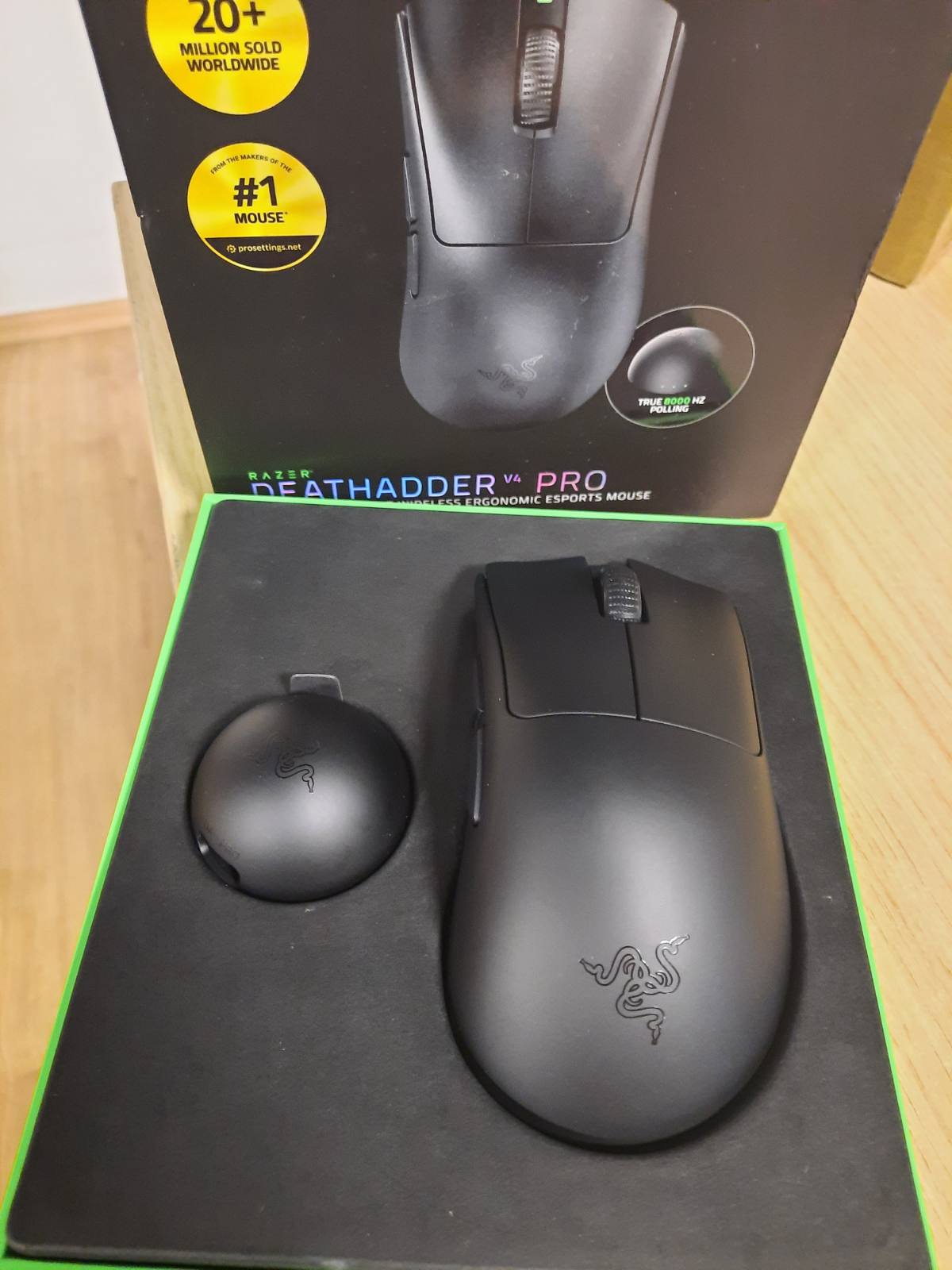 308566 - RAZER DeathAdder V4 Pro - Maus elektronik ergonomik pa tel, 56g - 2.4 GHz Hyperspeed - Sensor optik Focus Pro 45K - deri në 8K Hz polling - E zezë