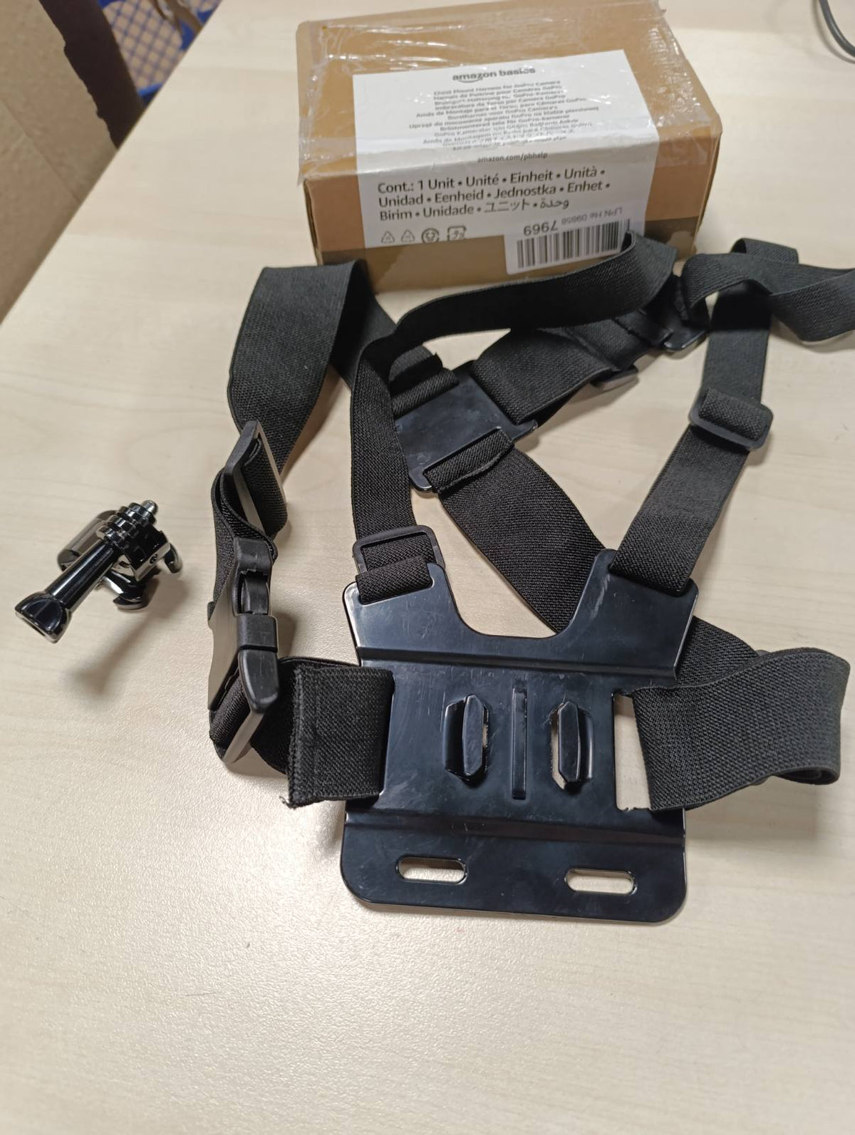 309204 - AMAZON BASICS Rrip i rregullueshëm i kraharorit për kamerat GoPro dhe ato të veprimit, i lehtë dhe i rehatshëm - i zi