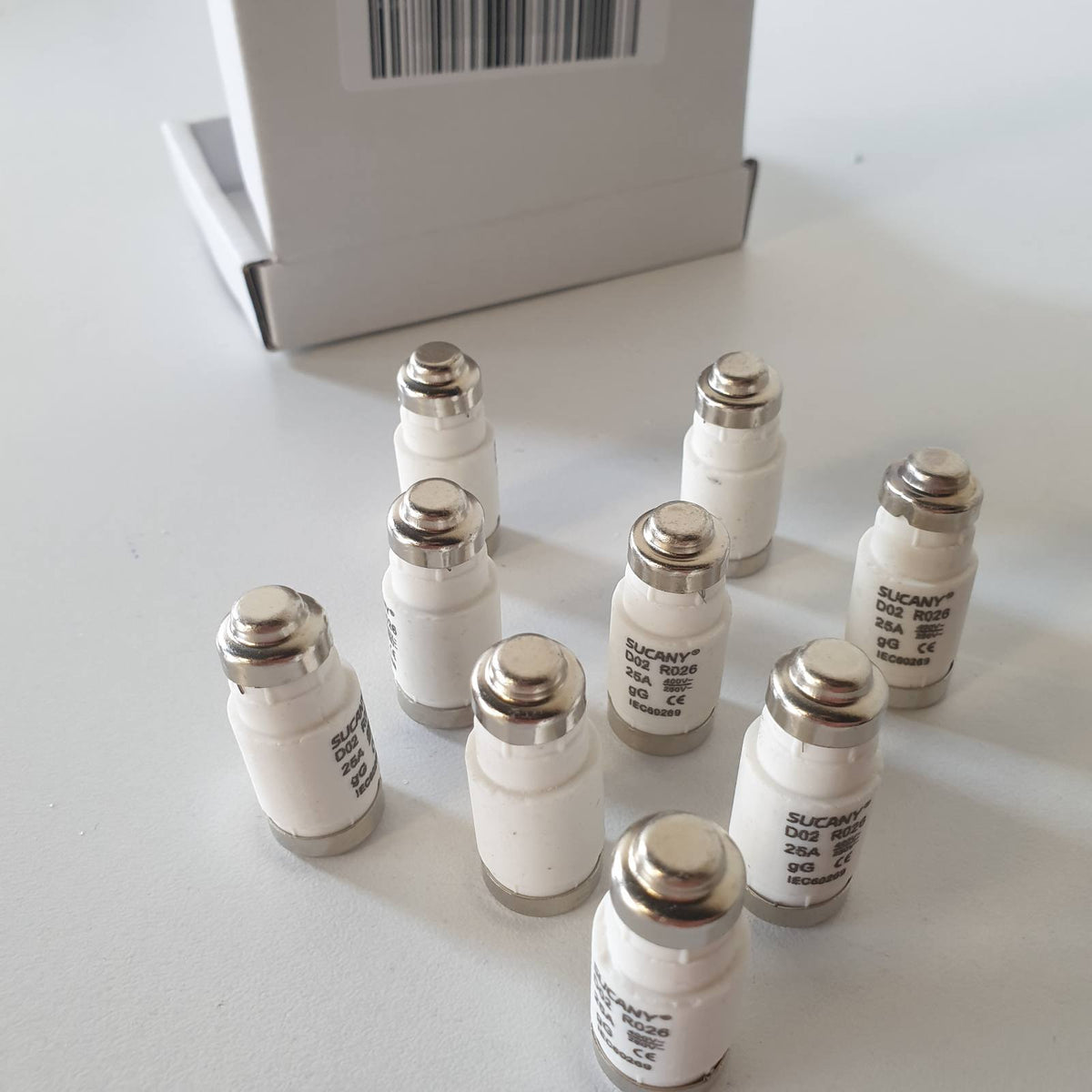 335180 - SUCANY Lidhje Siguresash Qeramike Neozed D02 25A gL/gG 400VAC, për Mbrojtje të Kabllit dhe Linjës (9 copë)