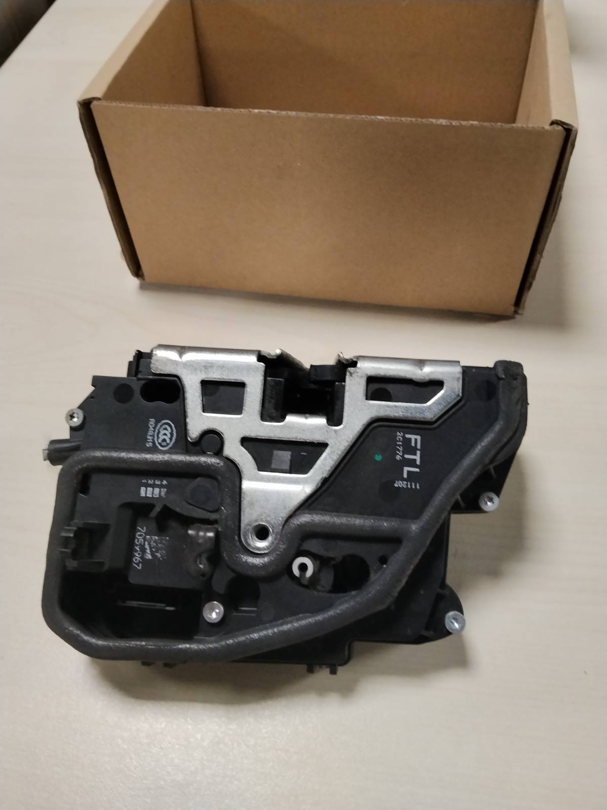 313320 - ZEALfix - Motor Aktuatori i Kyçit të Derës për BMW E90 E91 E81 E83 X6 X5 X3 X1 51217202143 51217167071 51217154621 Pjesa e Përparme Majtas
