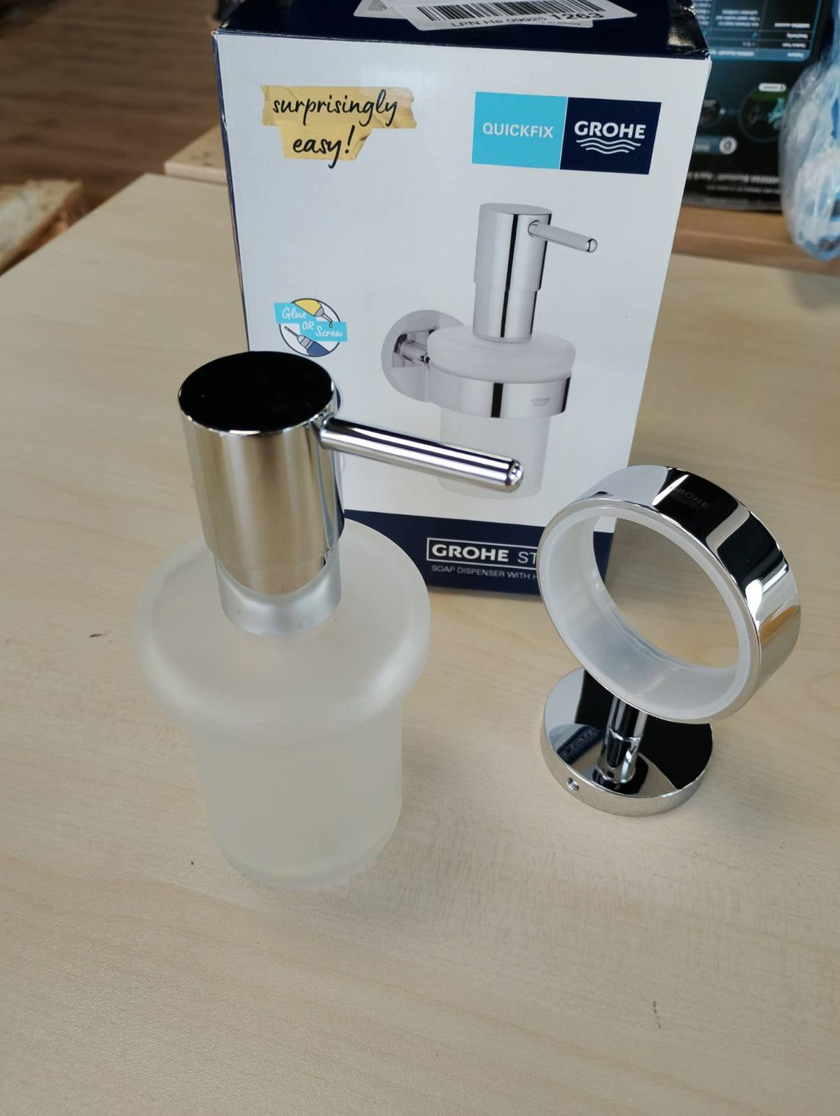 312780 - GROHE Start shpërndarës sapuni ngjitës për banjo, kapaciteti: 160 ml, me mbajtëse, montim i fshehur, duke përfshirë vida dhe tapa muri, ngjitësi shitet veçmas, i rrumbullakët, krom, 41195000