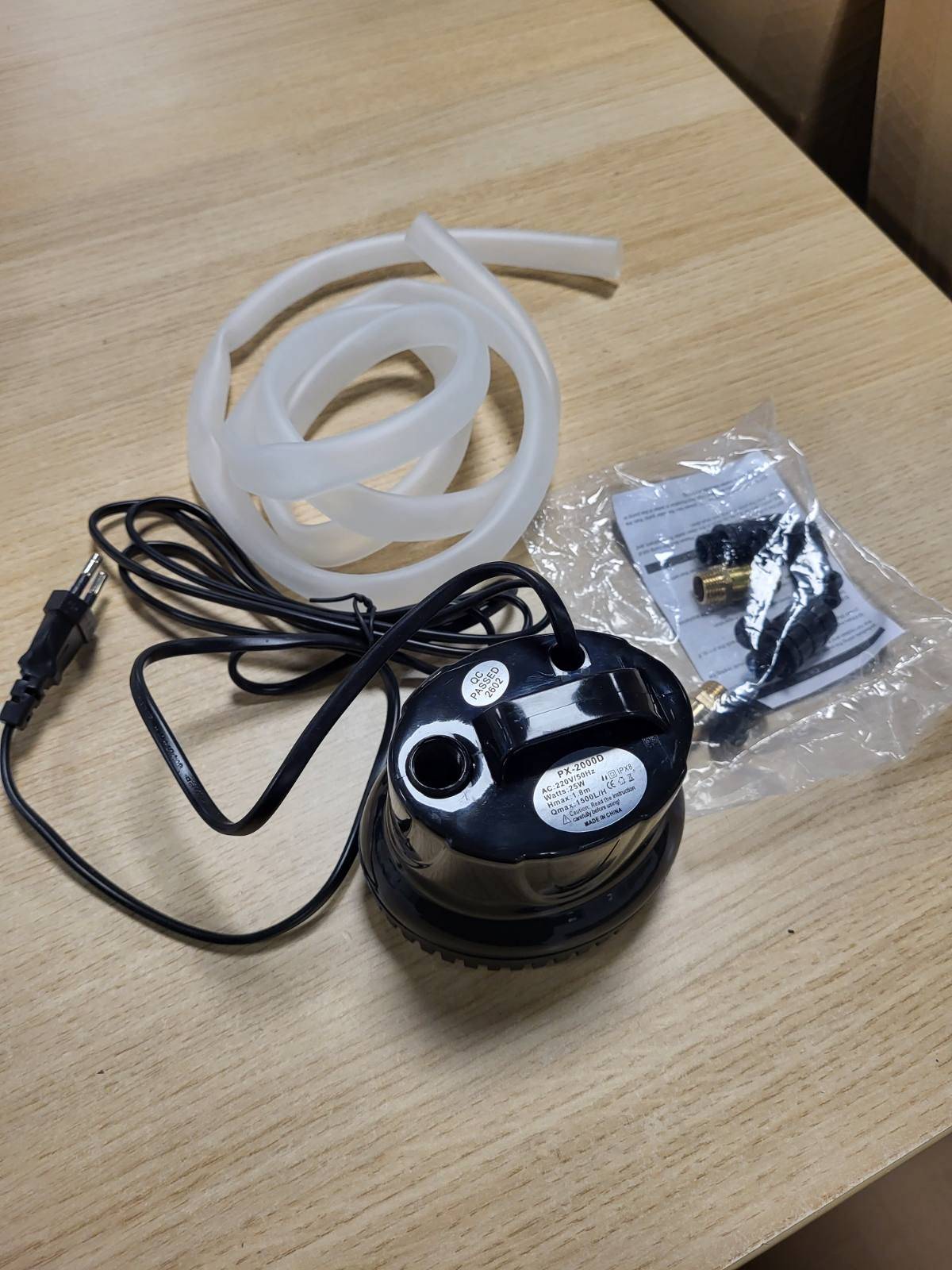 314400 - Lnicez - Pompë uji zhytëse 25W, 1500 L/H, për shatërvanë kopshti dhe akuariume, 5 gryka, tub fleksibël 1.5M
