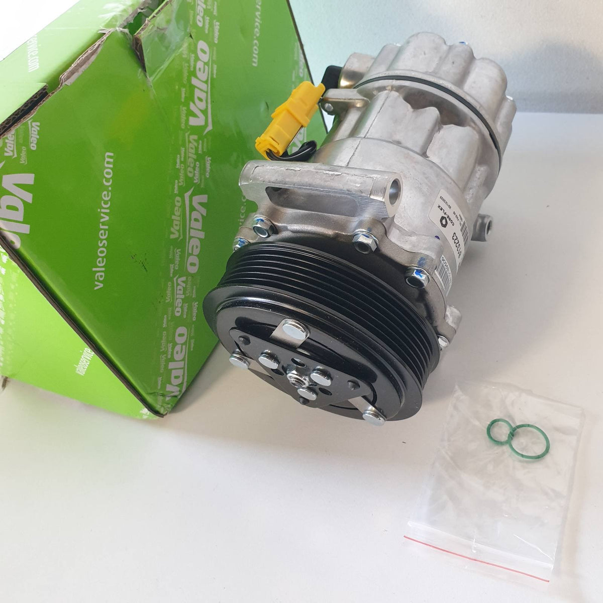 313506 - VALEO Kompresor ajër i kondicionuar, i mbushur paraprakisht me vaj, 813223
