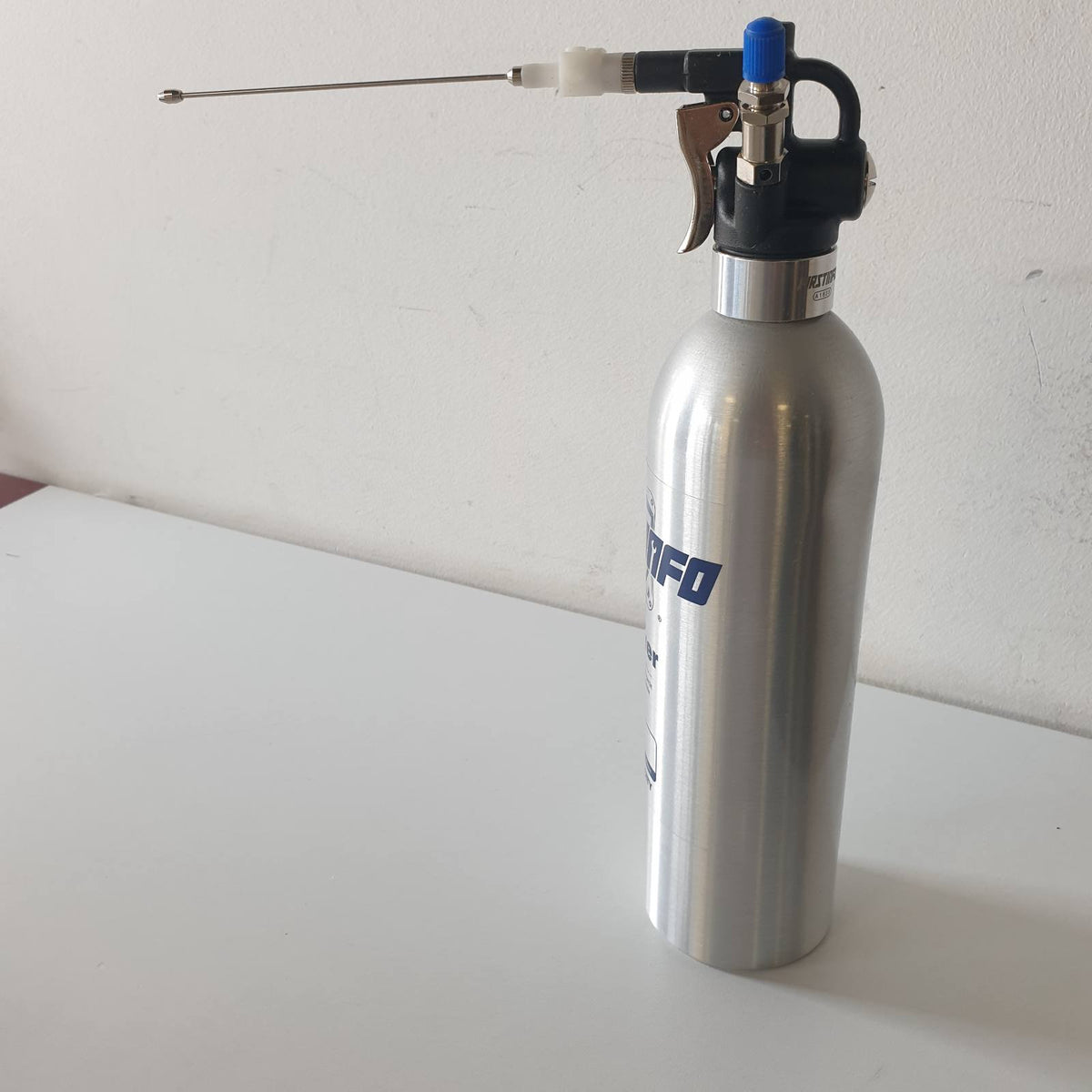 312659 - FIRSTINFO A1638L | Presion maksimal 140 psi | Kapacitet 1000 ml | Material shishe alumini | Atomizues pneumatik me presion | Aerosol i rikarikueshëm