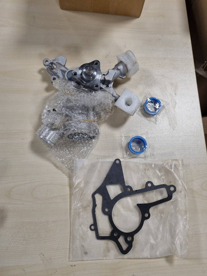 313580 - DOKILI Pompë uji me guarnicion për Astra MK V (H) H 1.4L 2004-2009, Corsa MK III (D) S07 1.0L 2010-2014, Meriva MK IA 1.4L 2003-2010, zëvendëson #1334145.